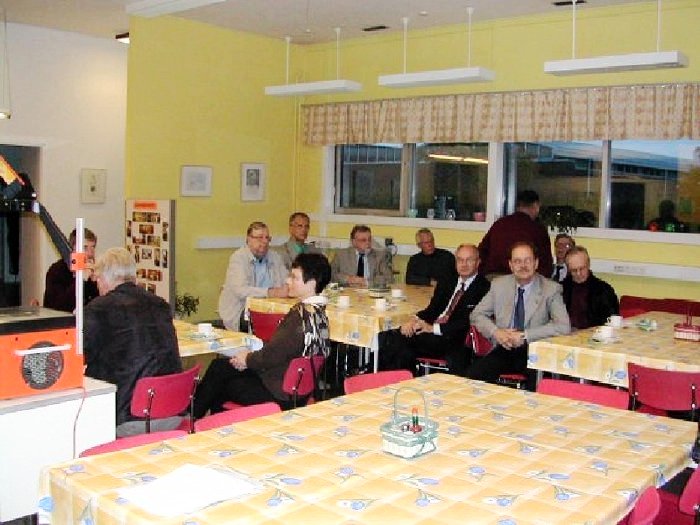 Yritysvierailu mielenterveyskuntoutujien Klubitalolla 1.10.2003.